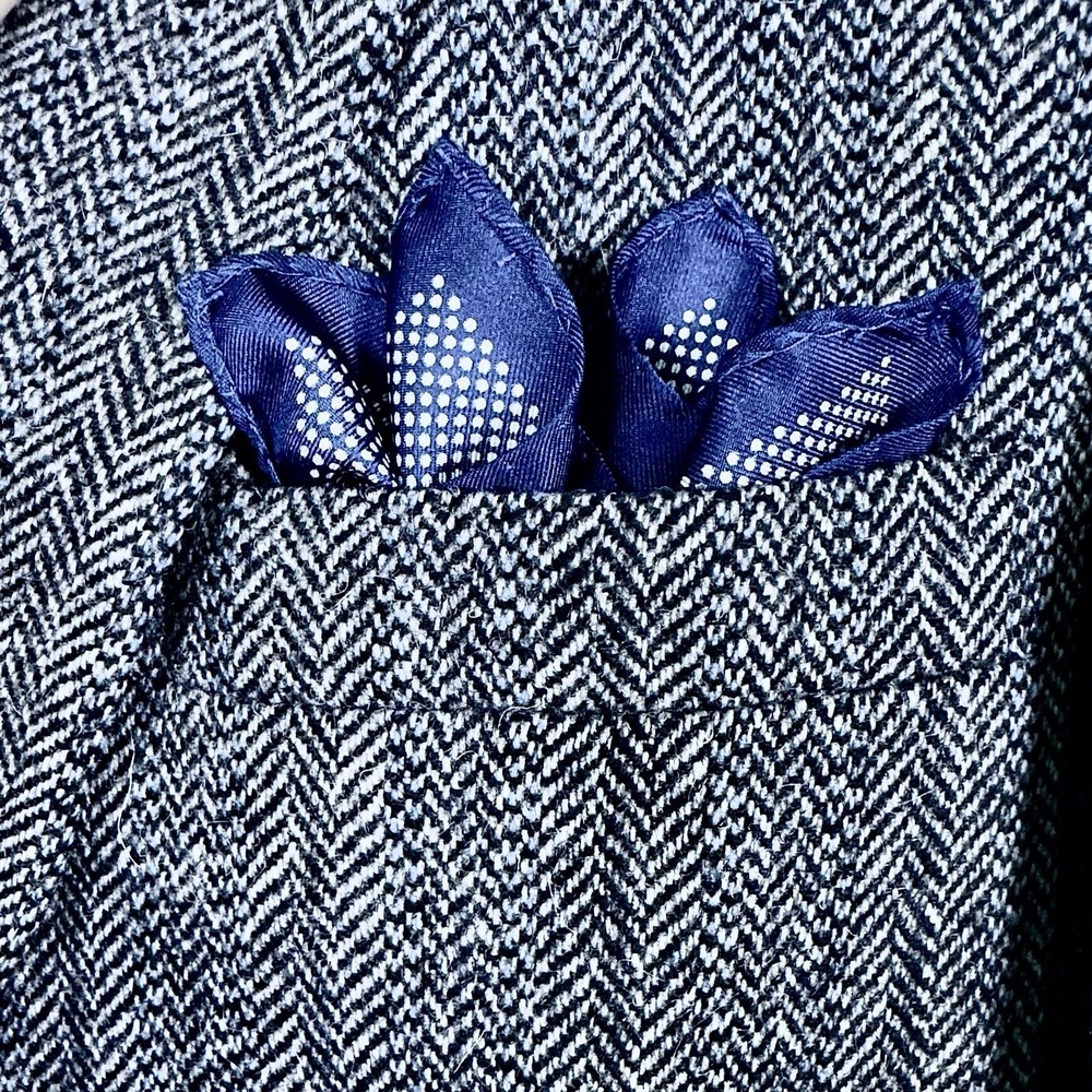 New ETON x Harry Rosen 100% Silk‎ Pocket Square Navy White Polka Dot Made/Italy